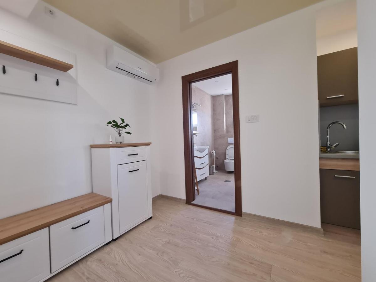 Airport Molko Apartments Surcin Exterior photo