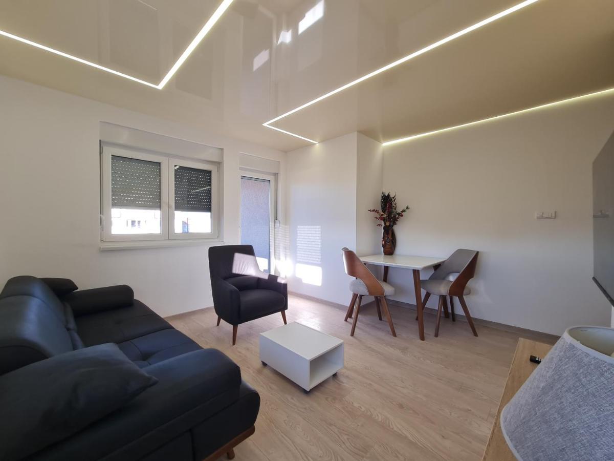 Airport Molko Apartments Surcin Exterior photo