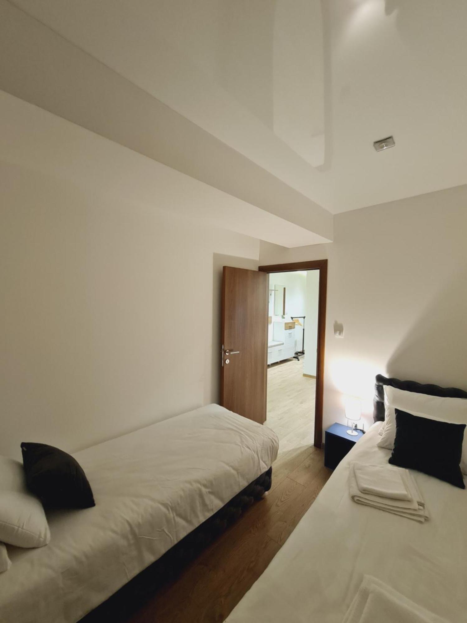 Airport Molko Apartments Surcin Exterior photo